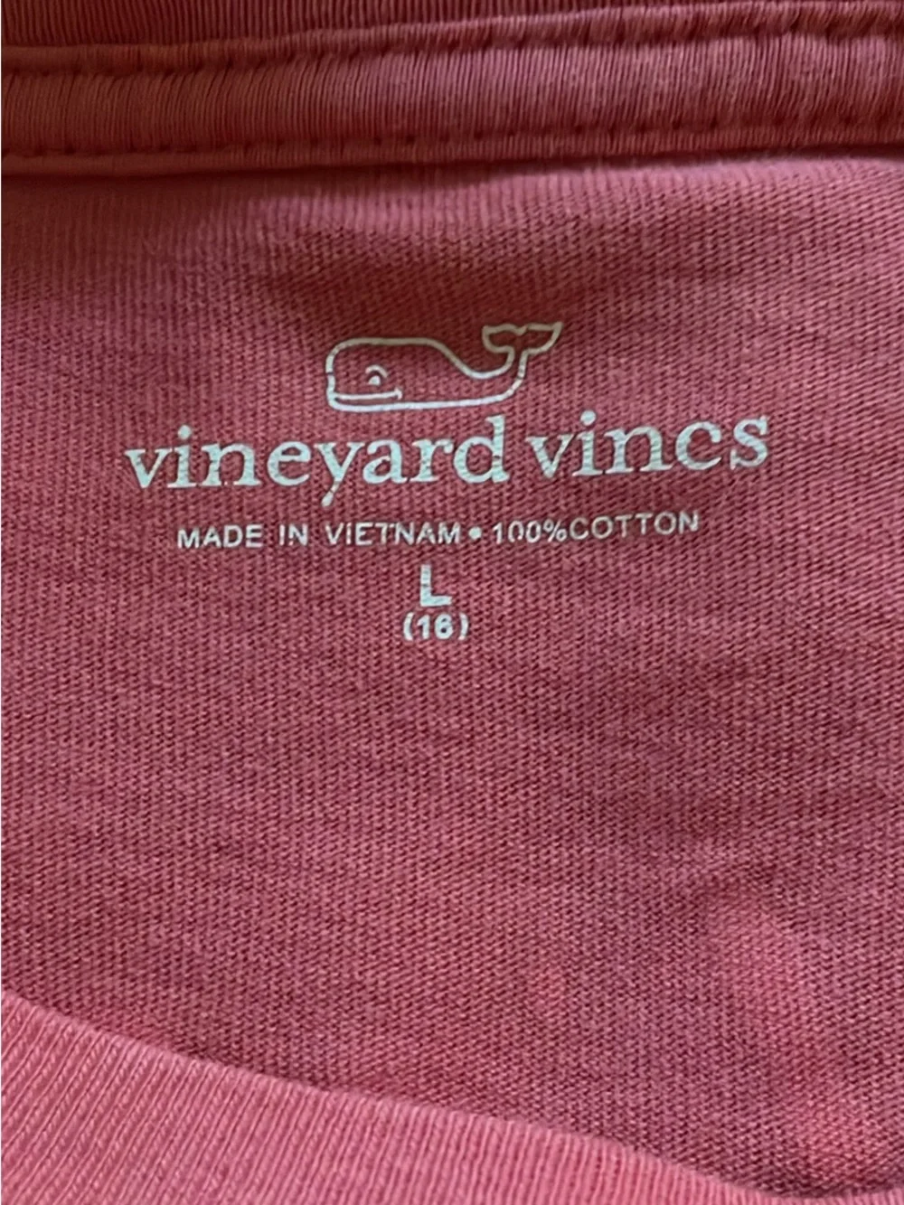 Vineyard Vines Coral Pocket Tee with Whale Holiday Print